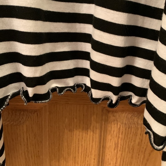 Black and White Layered Shrug / Layered Vest - Picture 5 of 5